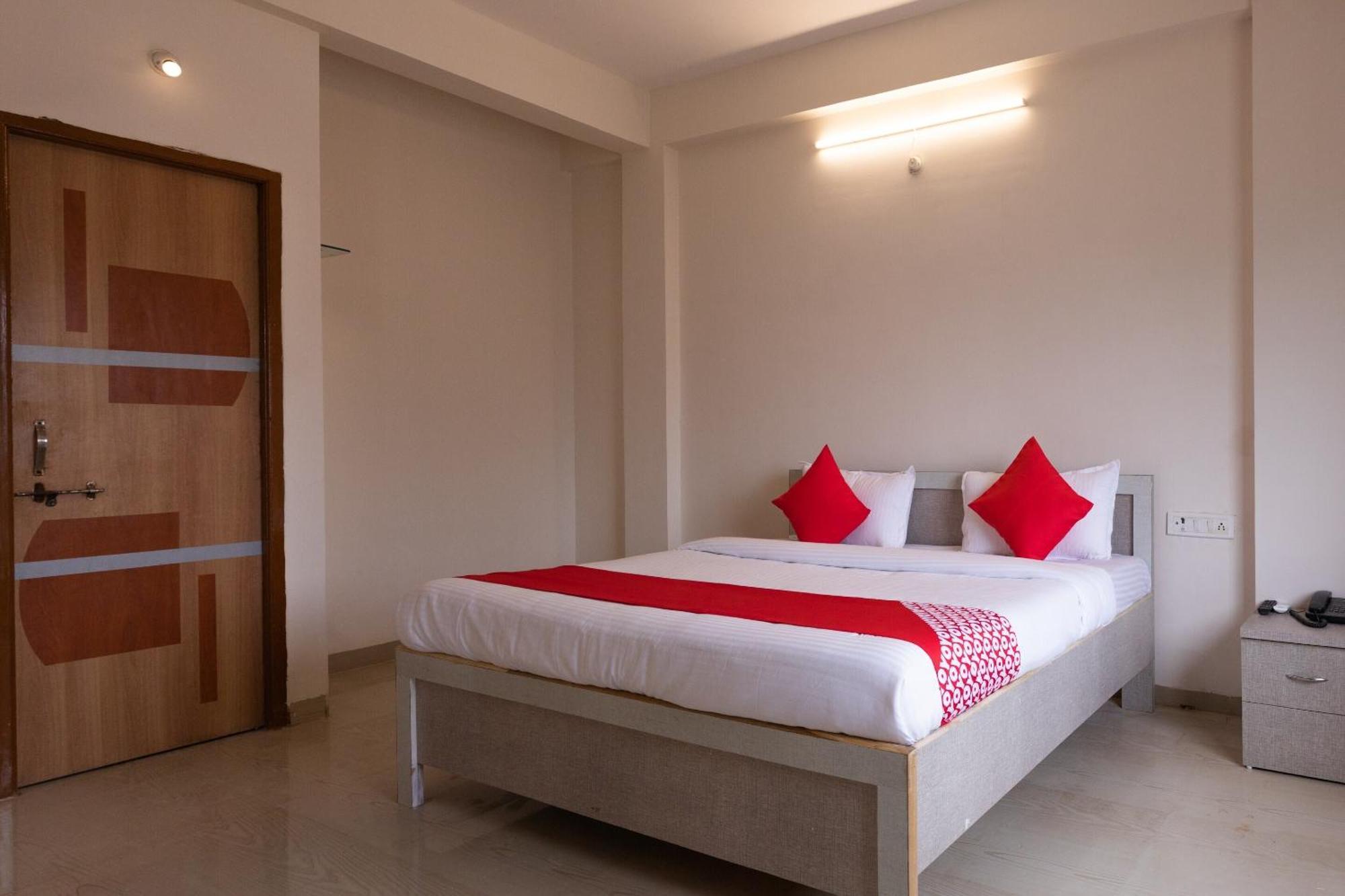 Hotel O Ocean Pearl Indore Buitenkant foto